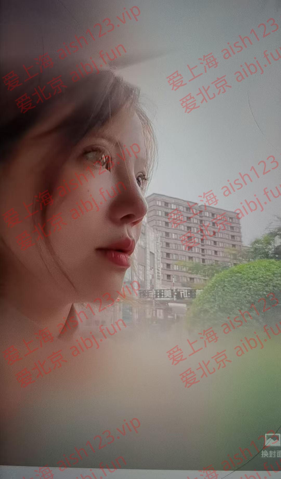 202251y7o0j8qie3impp35.jpg