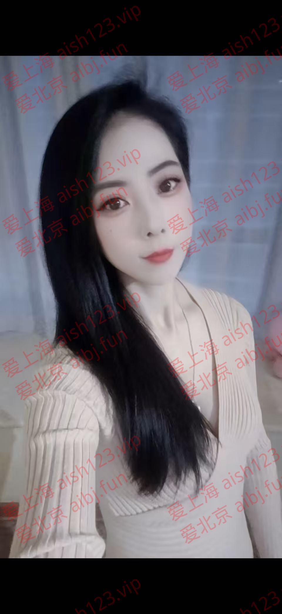 =我超级中意的这位瑜伽少妇，美到我心里去了，tmd太上头了！真人和照片一摸一样，md黑.jpg